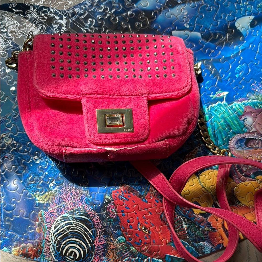 Trendy Pink Juicy Couture Crossbody Bag with Stud Accents 🎉
